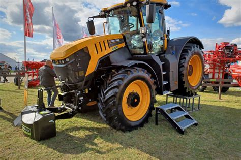 Infografika z wynikami konkursu Tractor of the Year 2022