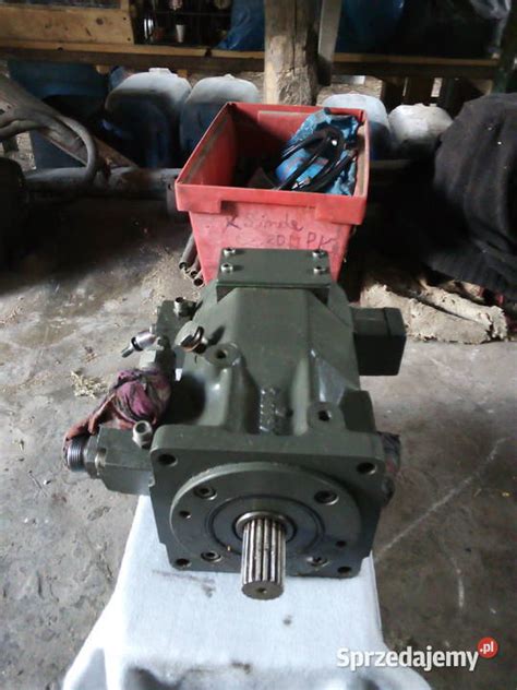 zdjęcie pompy hydraulicznej koparki