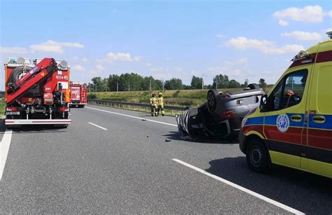 Zasłonięta droga, wypadek z udziałem widza na trasie wyścigu kolarskiego