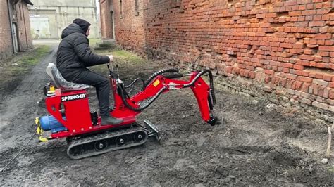 Mikrokoparka Bobcat 316 pracująca w ciasnej przestrzeni