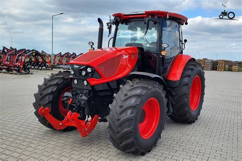 Thematic photo of the Zetor Seria 6 tractor in an agricultural setting