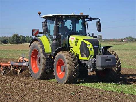 Ciągnik CLAAS Arion 660