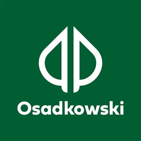 Tematyczne zdjęcie przedstawiające pracownika Osadkowski doradzającego rolnikowi przy wyborze sprzętu