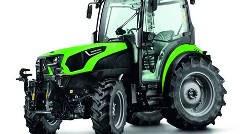 zdjęcie wnętrza kabiny ciągnika Deutz-Fahr 5DF TTV z podłokietnikiem MaxCom