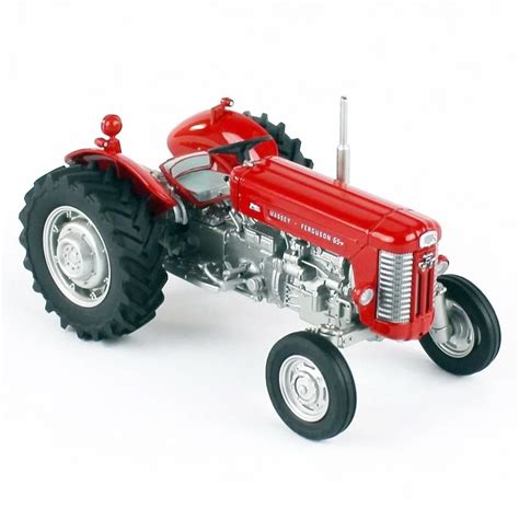 zdjęcie archiwalne pierwszych modeli Massey Ferguson