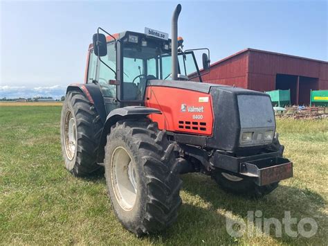 Schemat ciągnika Valmet 8400 z widocznymi kluczowymi elementami konstrukcyjnymi