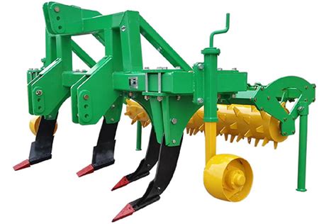 Infographic comparing different types of subsoiler tines (e.g., rigid, spring-loaded, shear bolt protection).