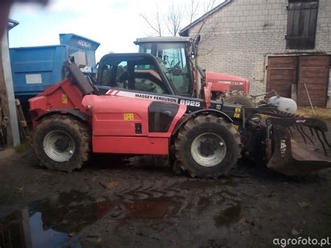 zdjęcie ładowarki teleskopowej Massey Ferguson TH w akcji