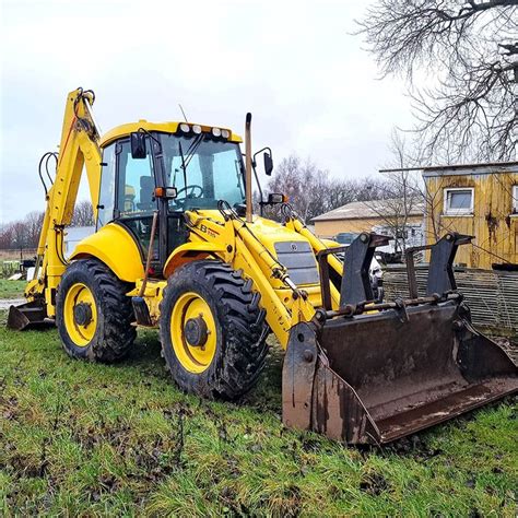 zdjęcie koparko-ładowarki New Holland LB115 w ruchu