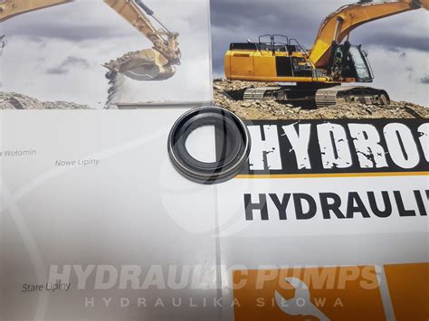 infografika przedstawiająca prawidłowy montaż uszczelki pompy hydraulicznej