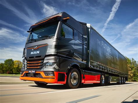 Konwój MAN TGX w transporcie ciężkim, kombinacja push-pull