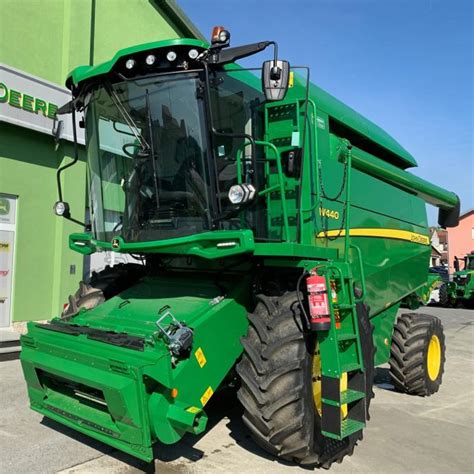 zdjęcie: Kombajn John Deere W440 w pracy na polu