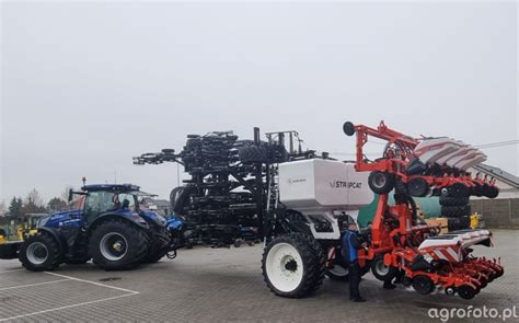 Zdjęcie agregatu Agro Strip Till Liner w akcji na polu