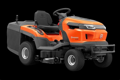 zdjęcie traktora ogrodowego Husqvarna w akcji