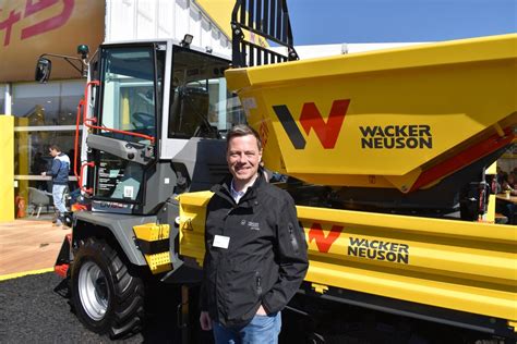 Thematic photo of a Wacker Neuson machine being serviced by a technician