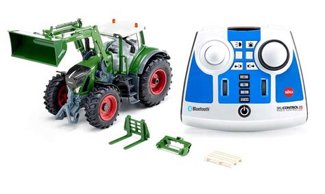 Zdalnie sterowany traktor Fendt na gąsienicach - zbliżenie na detale