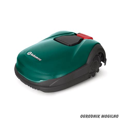 robot koszący Robomow RK na trawniku