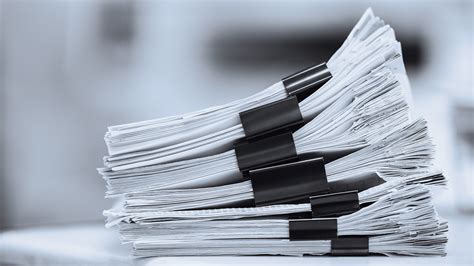 Zaginiona dokumentacja techniczno-ruchowa, sterta zniszczonych dokumentów