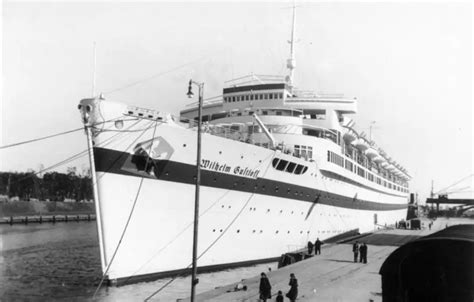 Zdjęcie MS Wilhelm Gustloff w Szczecinie jako okręt szpitalny, 1939 r.