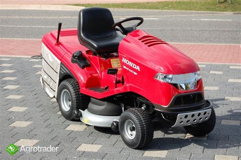 Kosiarka traktorek Honda z widocznym panelem sterowania