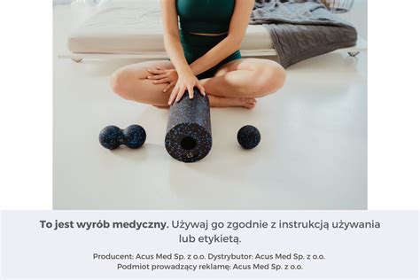 Infografika przedstawiająca różne techniki rolowania mięśni z użyciem rollera z wypustkami i gładkiego rollera