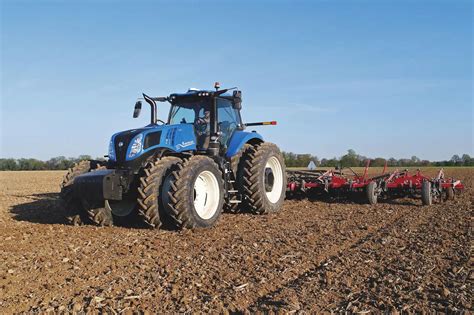 New Holland T8.410 Genesis w pracy na polu