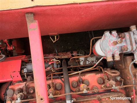 Zdjęcie silnika Perkinsa w ciągniku Massey Ferguson