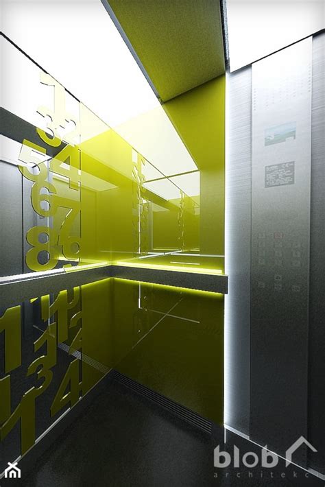 Zdjęcie wnętrza kabiny z widocznym panelem Datatronic