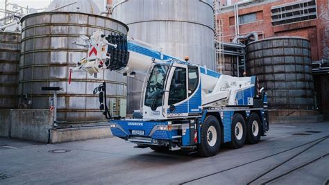 Mobilny żuraw samojezdny Liebherr LTC 1050-3.1 w akcji