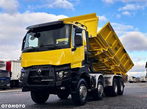 Widok na Renault K 8x4 wywrotka, z naciskiem na dużą ładowność