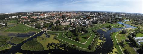 Widok na tereny zielone Dolnego Miasta i Opływ Motławy w Gdańsku