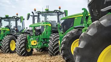 Ciągnik John Deere z serii 6R na polu