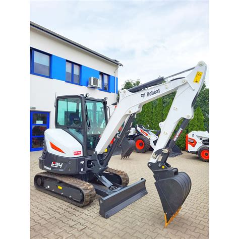 Tabela danych technicznych silnika minikoparki Bobcat E34