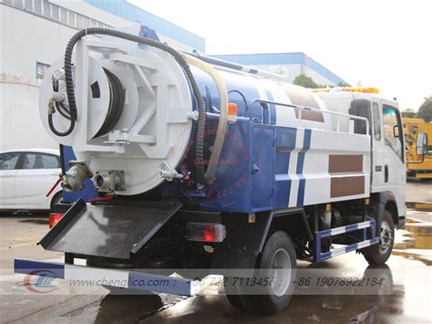 Diagram of a WUKO vehicle with suction and flushing systems