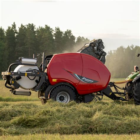 Thematic photo of Kverneland FastBale Premium working in a field