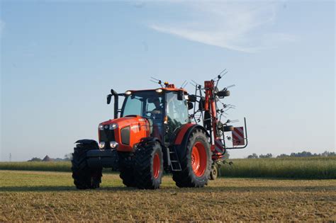 Zestawienie modeli serii Kubota MGX III wraz z parametrami technicznymi i kluczowymi funkcjami układu napędowego