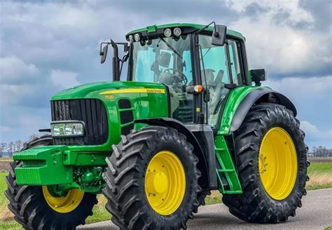 zdjęcie techniczne ciągnika rolniczego John Deere serii 2650