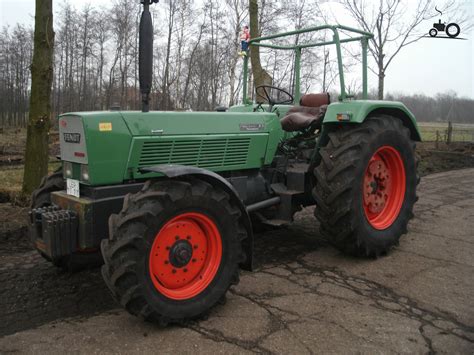 zdjęcie archiwalne ciągnika rolniczego Fendt Favorit 10S