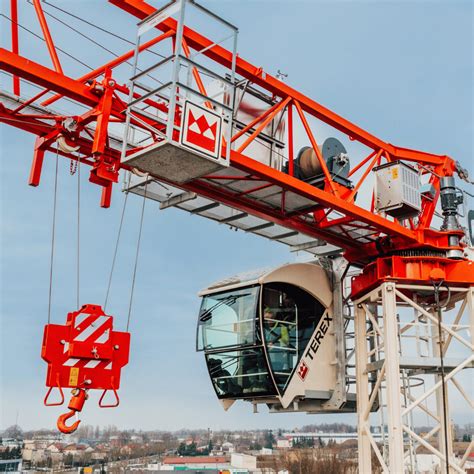 Zestawienie techniczne żurawi szosowo-terenowych Terex Demag z uwzględnieniem parametrów wysięgnika oraz napędu
