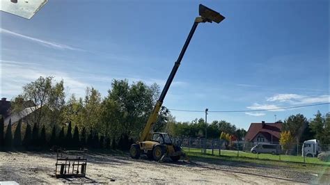 Ładowarka teleskopowa Komatsu WH613 w akcji