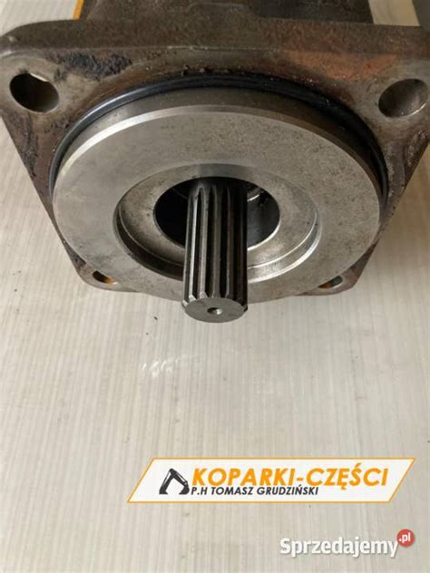 Zdemontowana pompa hydrauliczna koparki Hitachi ZX140W