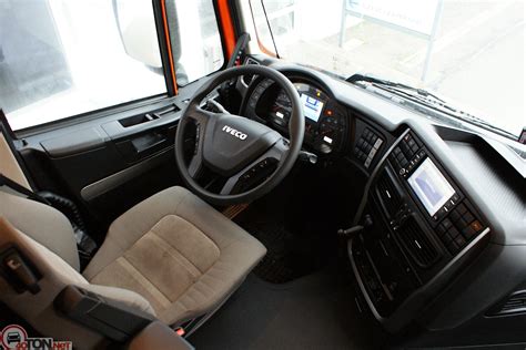 kokpit Iveco Stralis z wyświetlaczem DSE