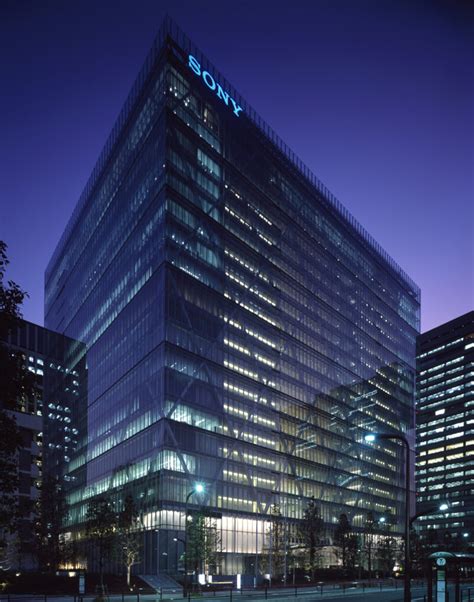 Siedziba Komatsu w Tokio