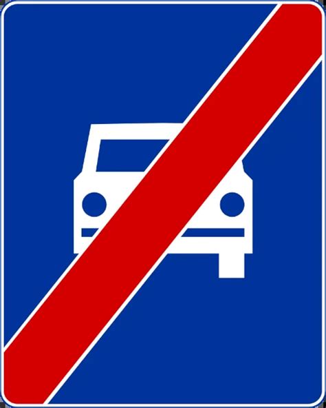 Znak drogowy z przekreślonym silnikiem, symbolizujący zmiany prawne w kwestii rejestracji silników