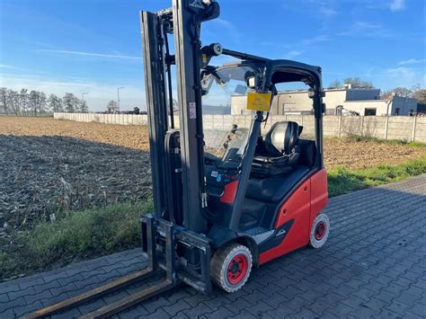 Wózek widłowy Linde H50D-01/600 w akcji na placu budowy