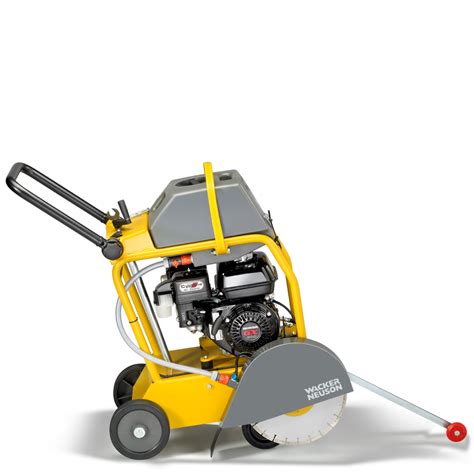 zdjęcie piły podłogowej Wacker Neuson BFS 735 w akcji