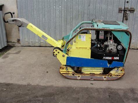 zdjęcie zagęszczarki Ammann AVH 7010 w akcji