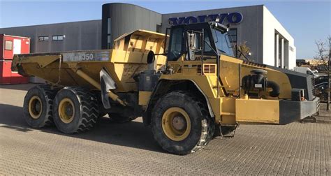 Wielkie wozidło Komatsu 980E-4 w kamieniołomie