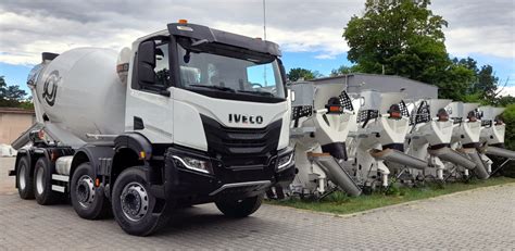 Iveco T-Way z zabudową betonomieszarki Cifa