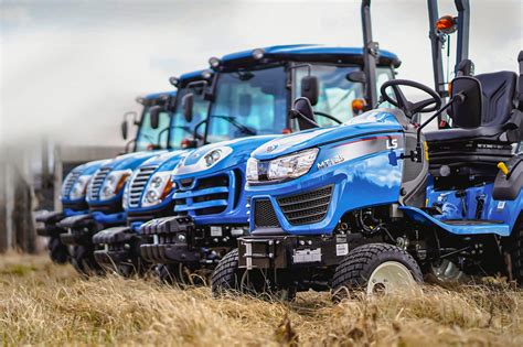 Zdjęcie ciągnika LS MT5.73 na targach Agrotech